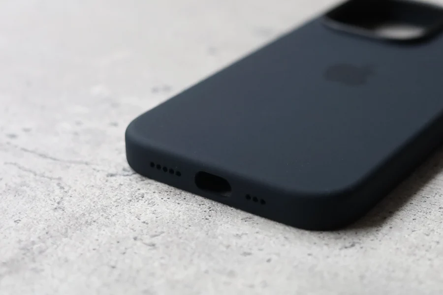 iPhone 14 pro シリコンケースポート周り