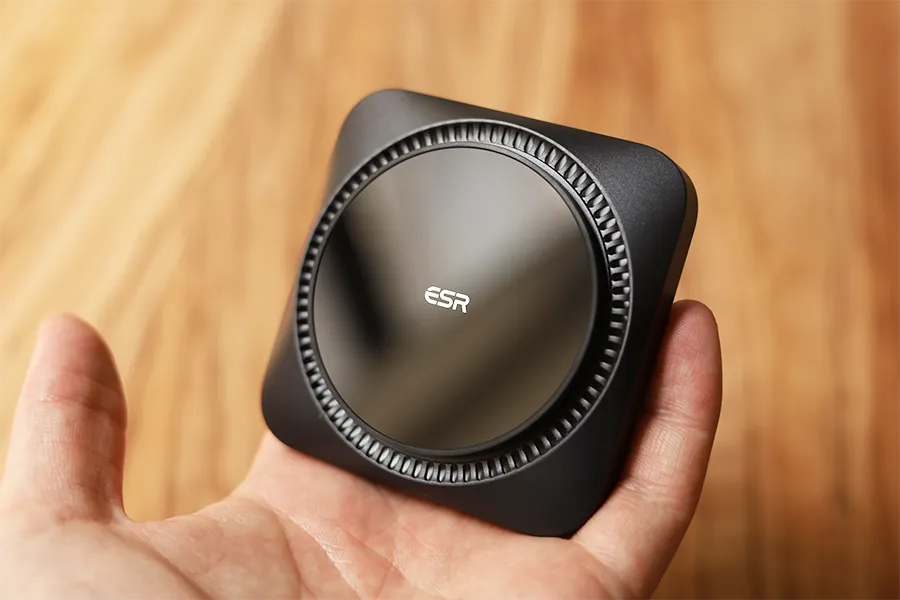 ESR HaloLockのワイヤレスカーチャージャーMagSafe対応はそこそこ大きいサイズ