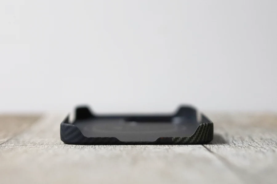 iPhone14 Pro用PITAKA MagEZ Case 3 序曲_ラプソディのポート側
