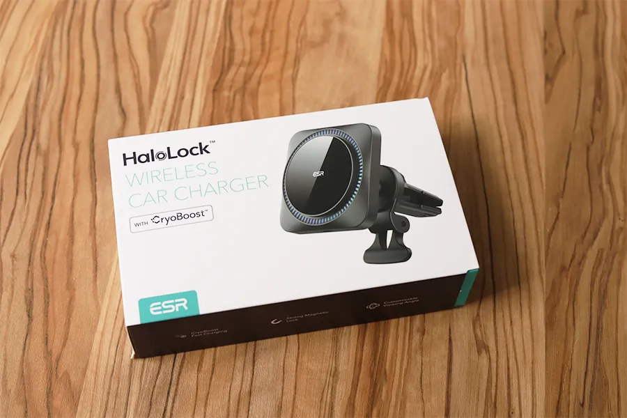 ESR HaloLockのワイヤレスカーチャージャーMagSafe対応のパッケージ