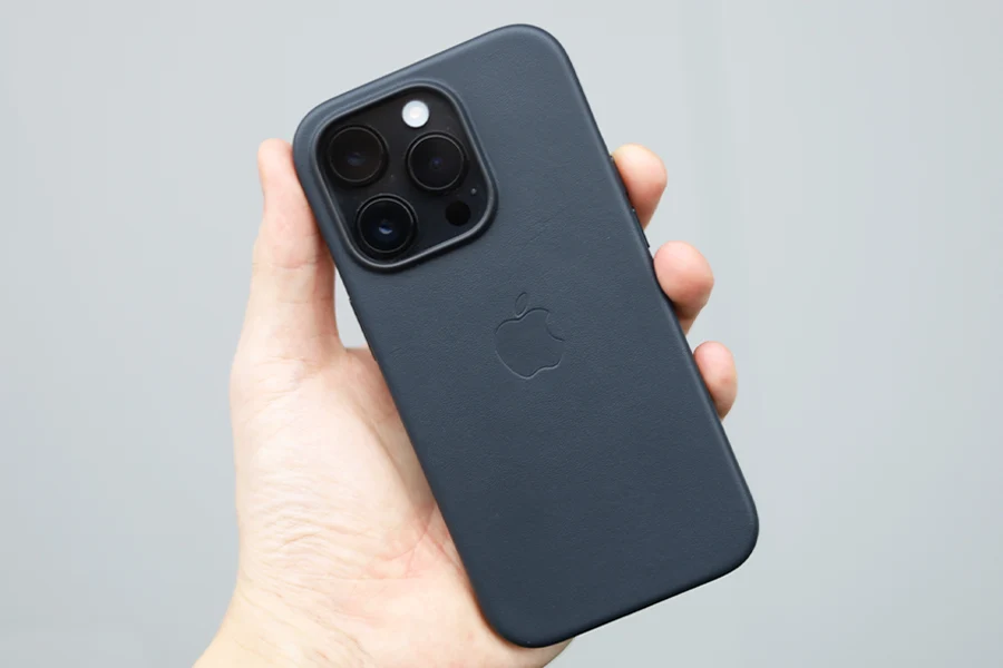 iPhone 14 Pro純正レザーケースとiPhone 14 pro