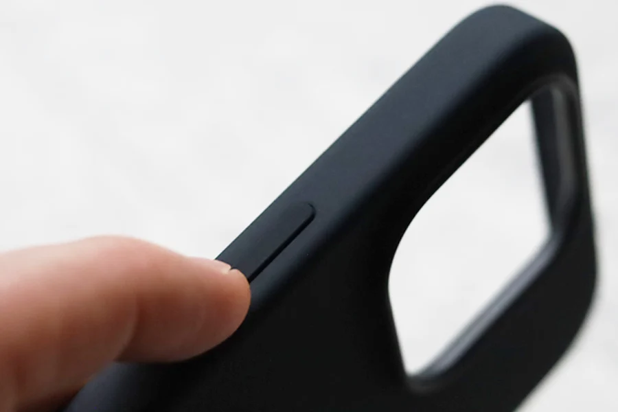 iPhone 14 pro シリコンケースのボタンはシリコンタイプ