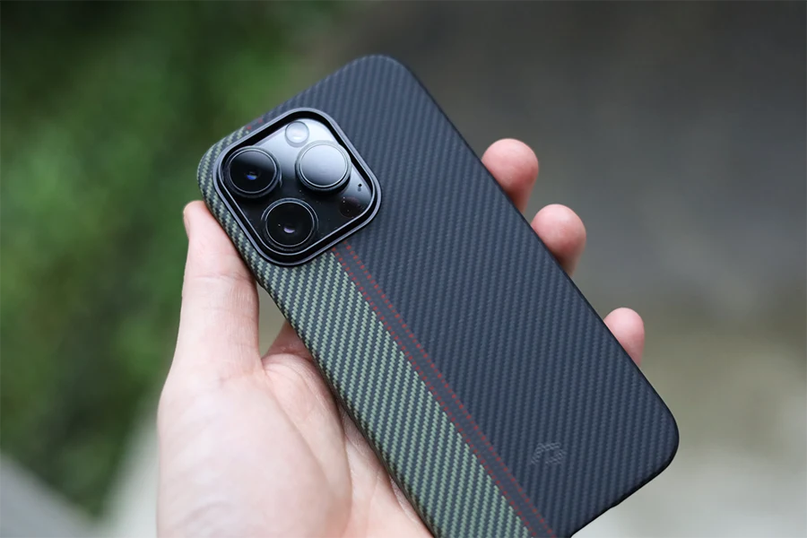 iPhone14 Pro用PITAKA MagEZ Case 3 序曲_ラプソディの本体