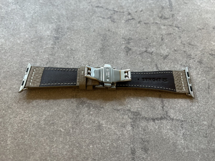EPONAS(エポナス)Apple Watch用レザーバンドの裏は湿気にも強い上質のナッパレザーを使用