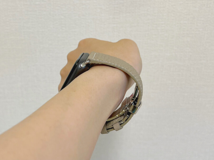 EPONAS(エポナス)Apple Watch用レザーバンドは届いたままだと少し大きめ