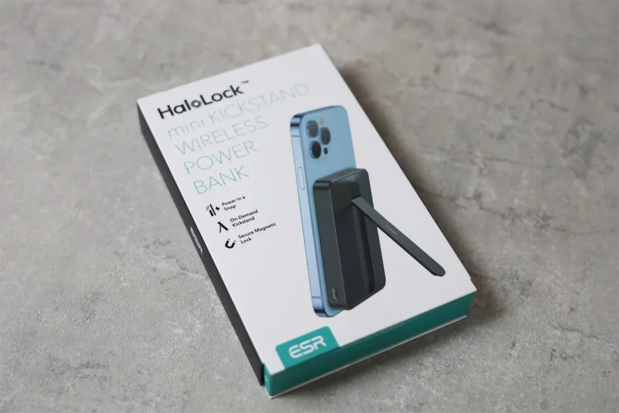 ESR mini KICKSTAND WIRELESS POWERBANKパッケージ