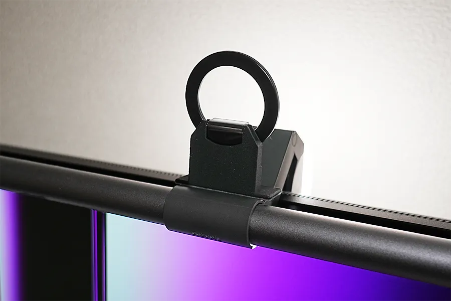 リングをデスク上部に設置