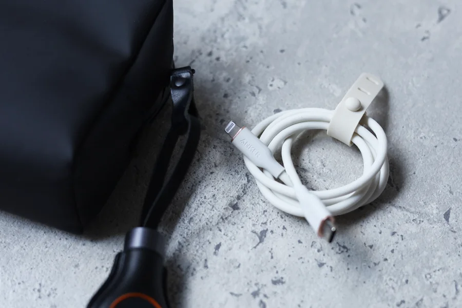 PITAKA Pita Tag for Cableをガジェットポーチにつけてライトニングが不要になる