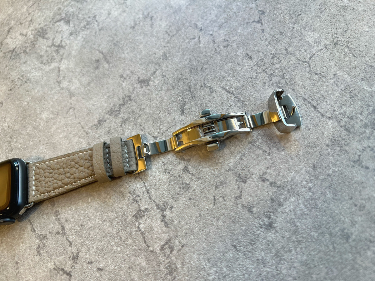 EPONAS(エポナス)Apple Watch用レザーバンドはDバックルを使用