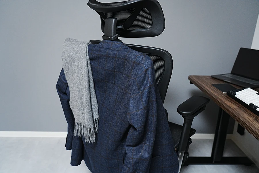 COFO Chair Premiumにジャケットマフラー書けた