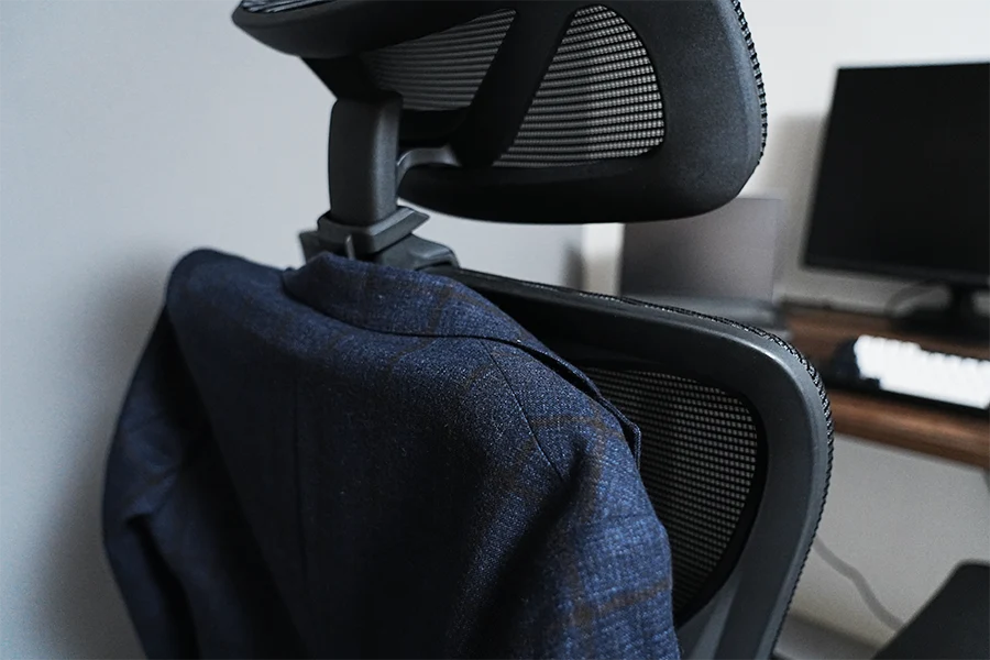 COFO Chair Premiumはジャケットかかるもののちょっと型くずれが気になる