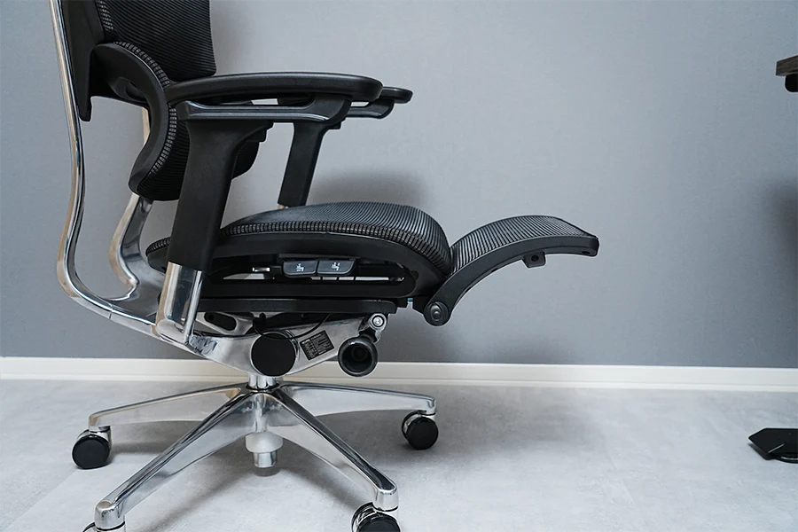 COFO Chair Premiumフットレストを上に