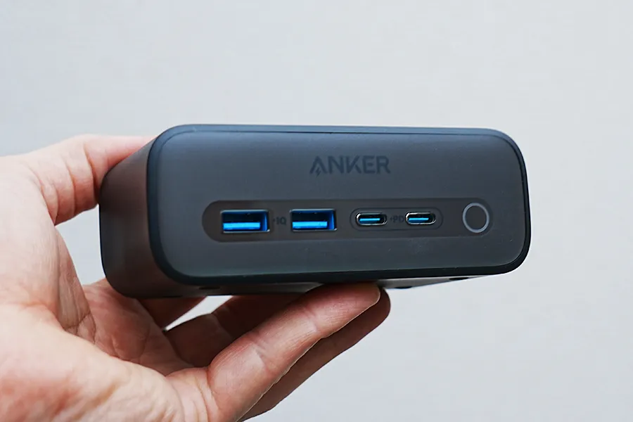 Anker 525 Charging Station の前面ポート部分