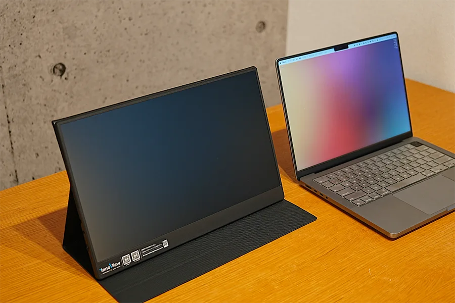 MacBookと並べた画像