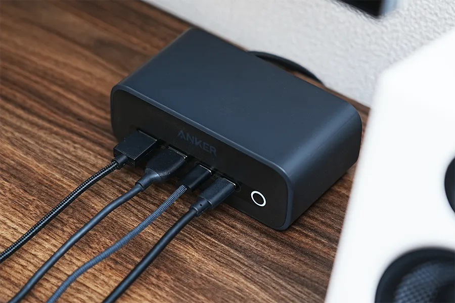 Anker 525 Charging Station の斜め部分