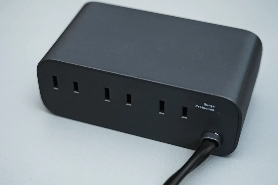 Anker 525 Charging Station の背面ポート部分