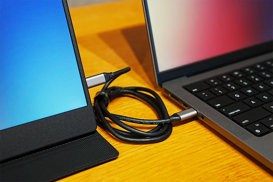 【INVPM406】InnoView ‎モバイルモニター15.8 インチをUSB-CケーブルでMacBook Proとつなげる