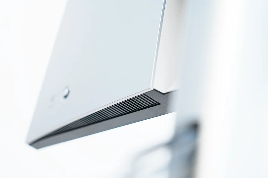 DELL U3223QE逆側下にはおポートなし