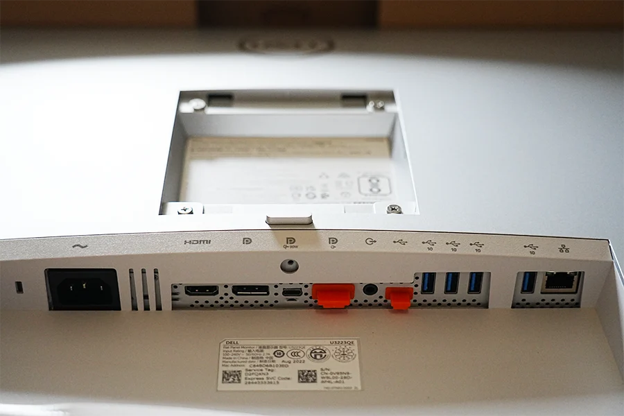 DELL U3223QE.ぽーと周り