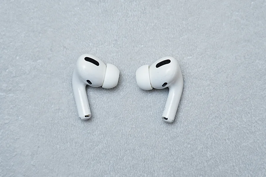 初代AirPods Proの外側