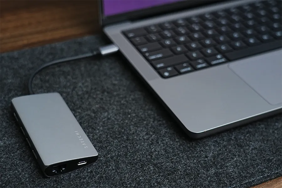 3位:Satechi V2 マルチ USB-C ハブ 8-in-1