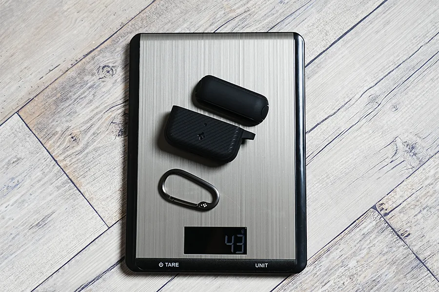 AirPods Pro ケース Spigen マグ・アーマーとカラビナ重量は約43g