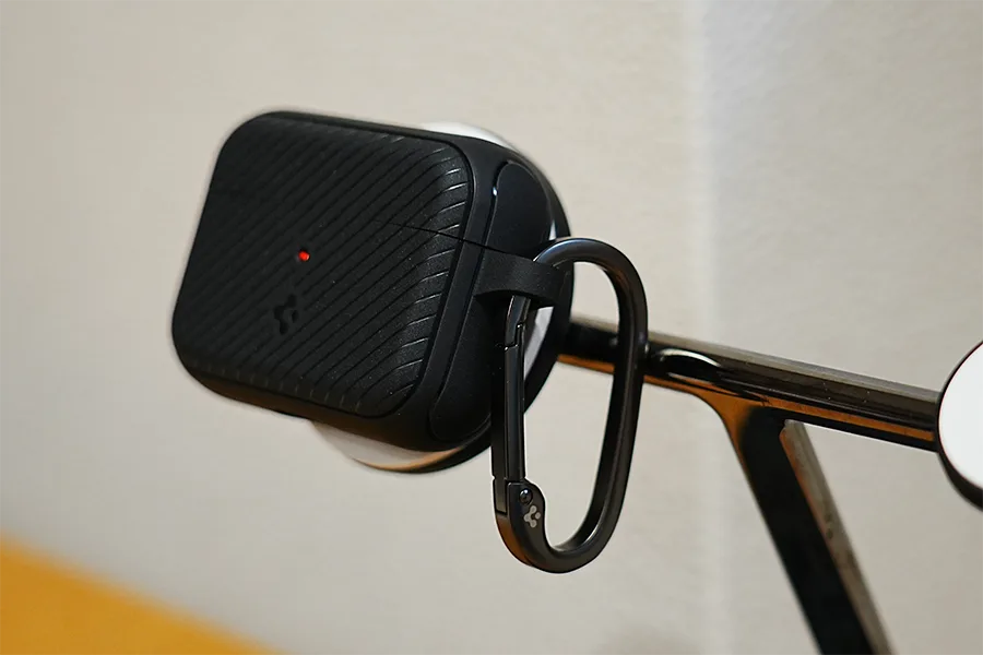 AirPods Pro ケース Spigen マグ・アーマーカラビナつきでも大丈夫う