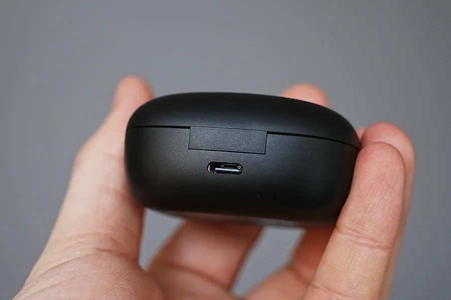 EarFun Air Pro 3のイヤホンポート