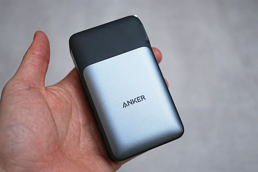 Anker733 PowerBank(GaNPrime PowerCore 65W)の質感はメタルな感じ