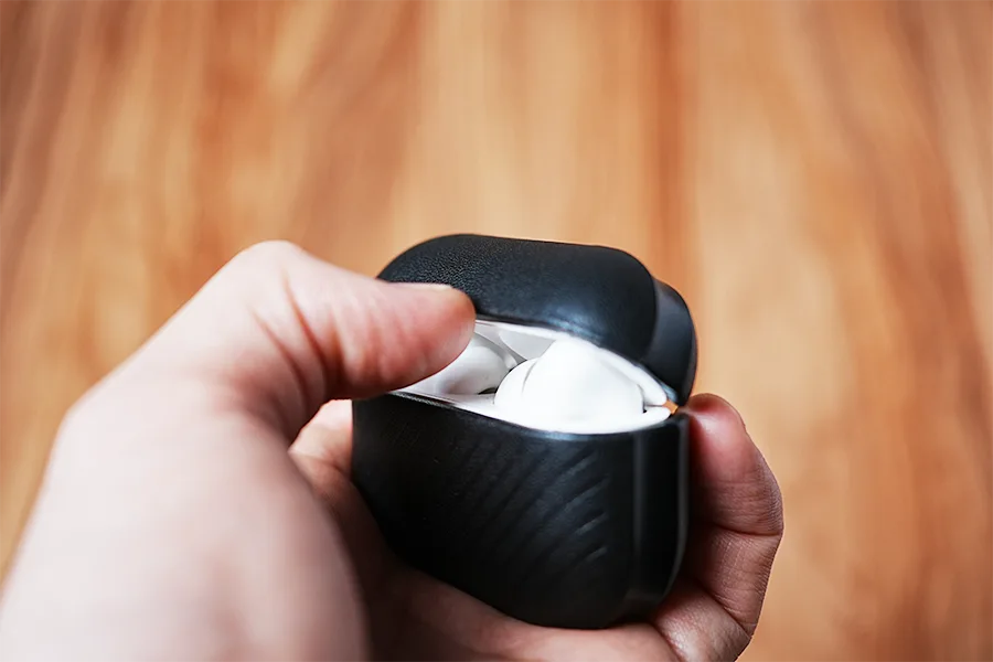 Moment AirPods Pro caseの蓋の開閉はいい感じ