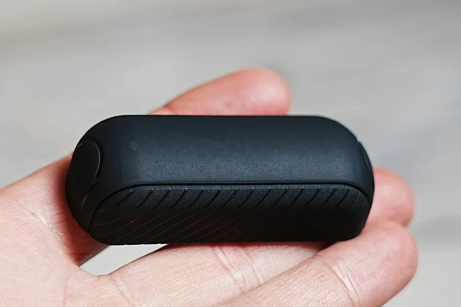 AirPods Pro ケース Spigen マグ・アーマーの蓋