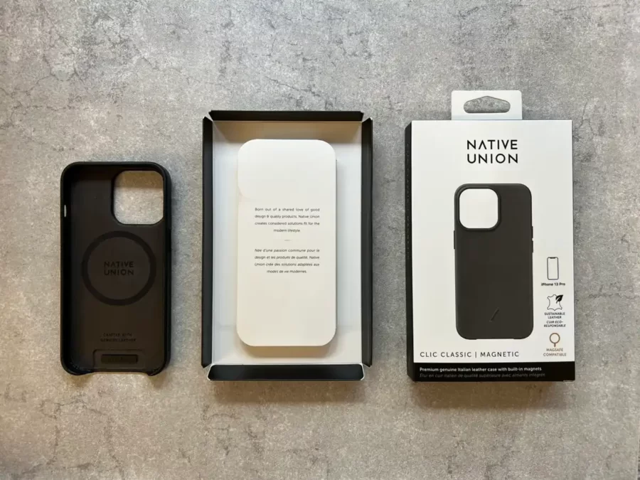 Native Union ClicClassic MagSafeケース(イタリアンレザー)とレザースリングのパッケージ