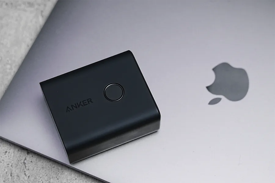 Anker 521 Power Bank (PowerCore Fusion 45W)とMacBook