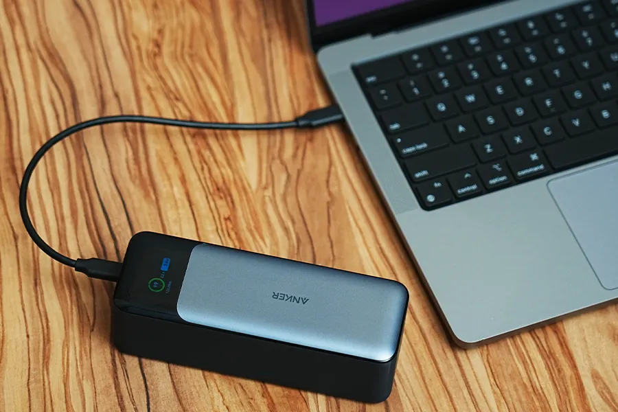 Anker 737 Power Bank (PowerCore 24000) でMacBookも楽勝充電の容量