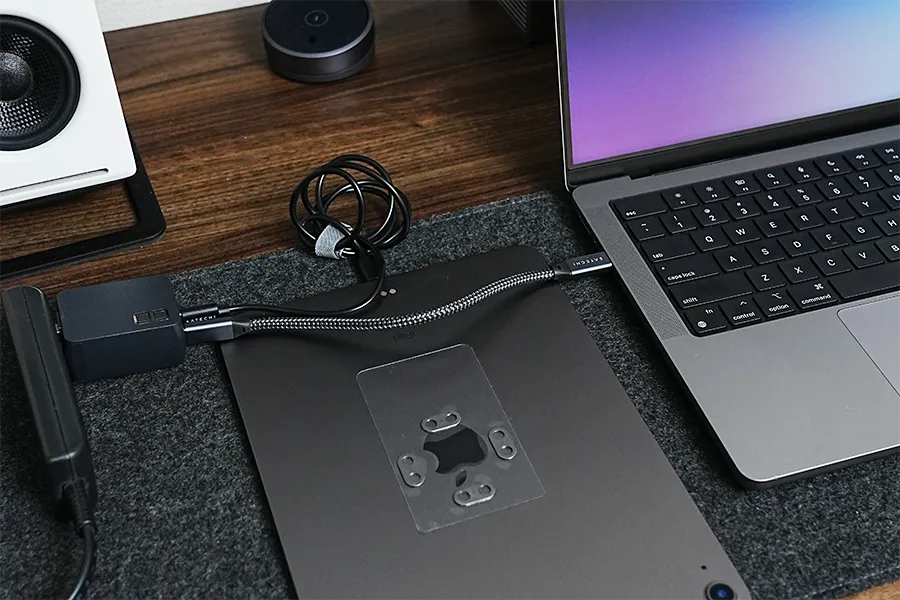 USB-C1と2でMacBookとiPadを充電