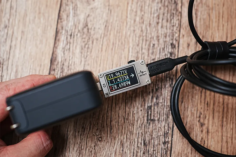 モバイルバッテリーは最大30W