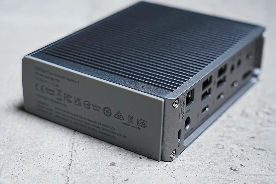 CalDigit TS4ハブ 6-in-1 底面