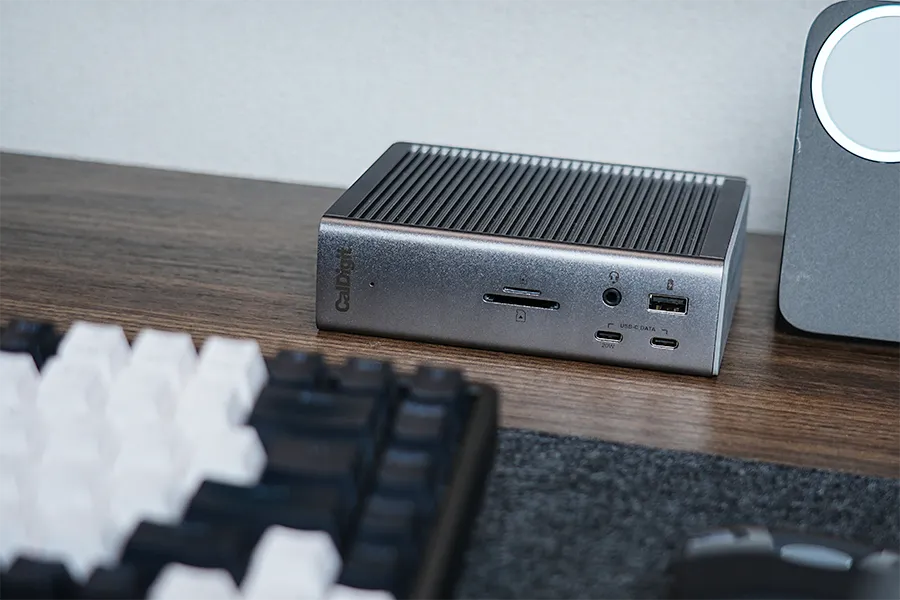 CalDigit TS4横置き 2