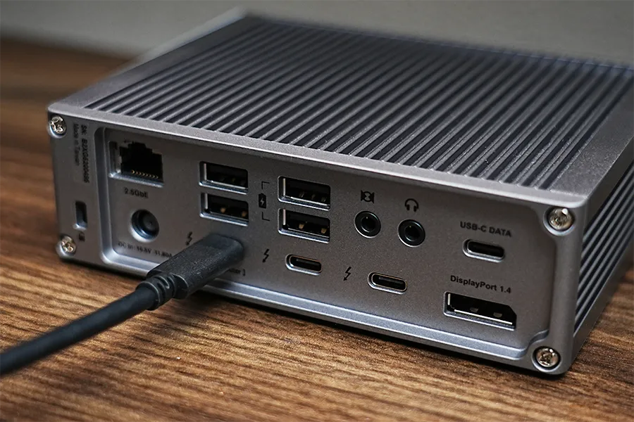 CalDigit TS4 ハブ 6-in-1 USB-CをホストPCと接続