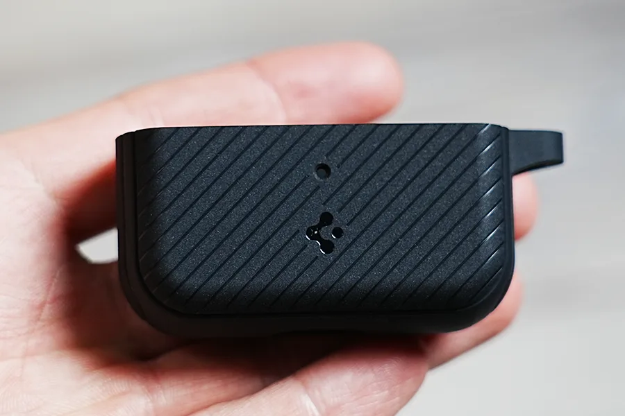 AirPods Pro ケース Spigen マグ・アーマーの外観デザイン