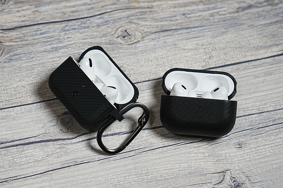 AirPods Pro ケース Spigen マグ・アーマー絵AirPods Pro 第2世代のレザーケースより質感は劣る