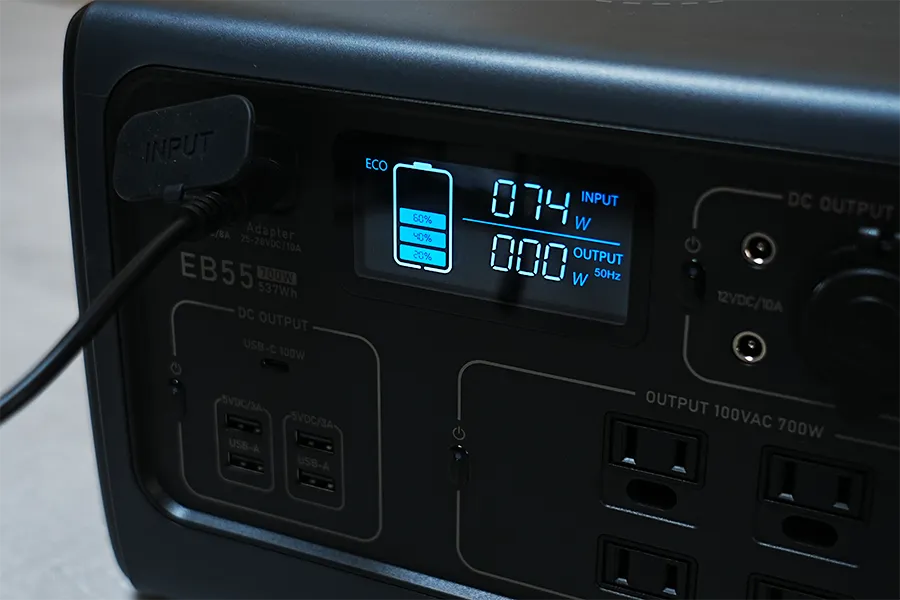 付属のACで充電可能