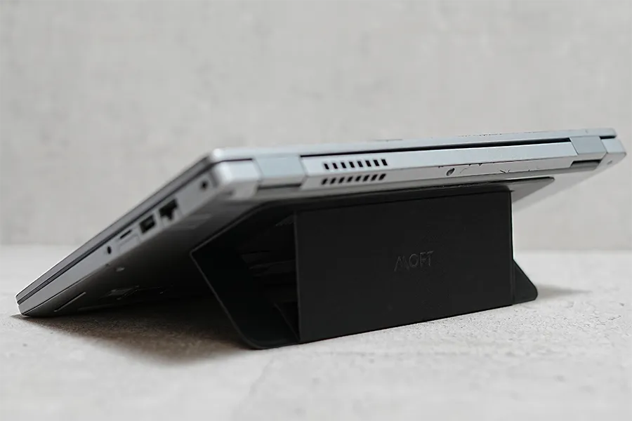 MOFT Airflow Stand レビュー｜排熱・給気口が裏面にあるWindowsノートPCでも使用できるMacBookスタンドで人気のスタンド