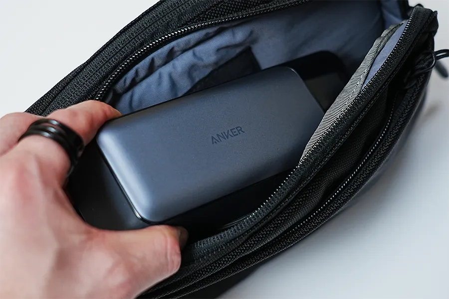 大きなモバイルバッテリーを収納