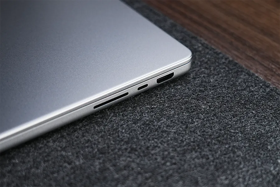 M2 Pro MacBook Pro右ポートインターフェイス