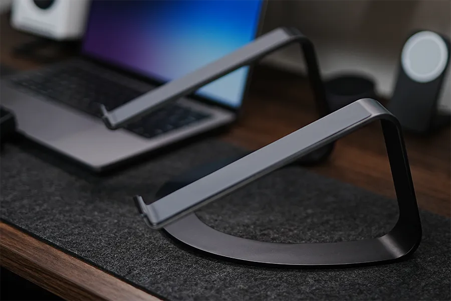 MacBookの高さを上げて肩こり解消