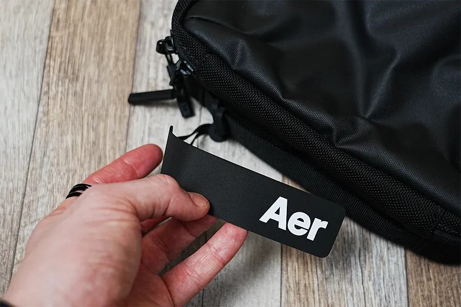 Aer(エアー)Cable Kit 2 ガジェットポーチのタグ