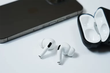 【できることはなに？】AirPods・AirPods Proの使い方や使いこなす方法や初期設定を解説