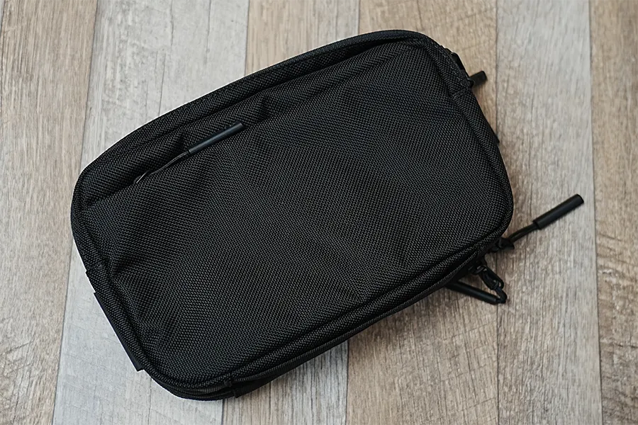 Aer(エアー)Cable Kit 2 ガジェットポーチの裏面