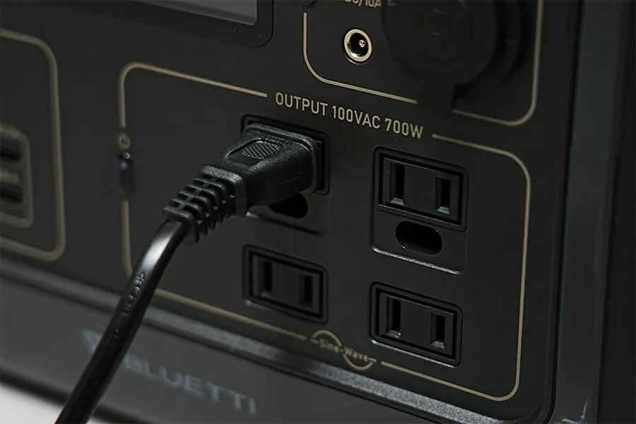 AC700W
